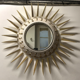 Miroir de Georges Pelletier à piques émaillé blanc et or