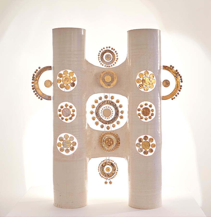 Lampe double colonne Georges Pelletier en céramique émaillée blanc et or