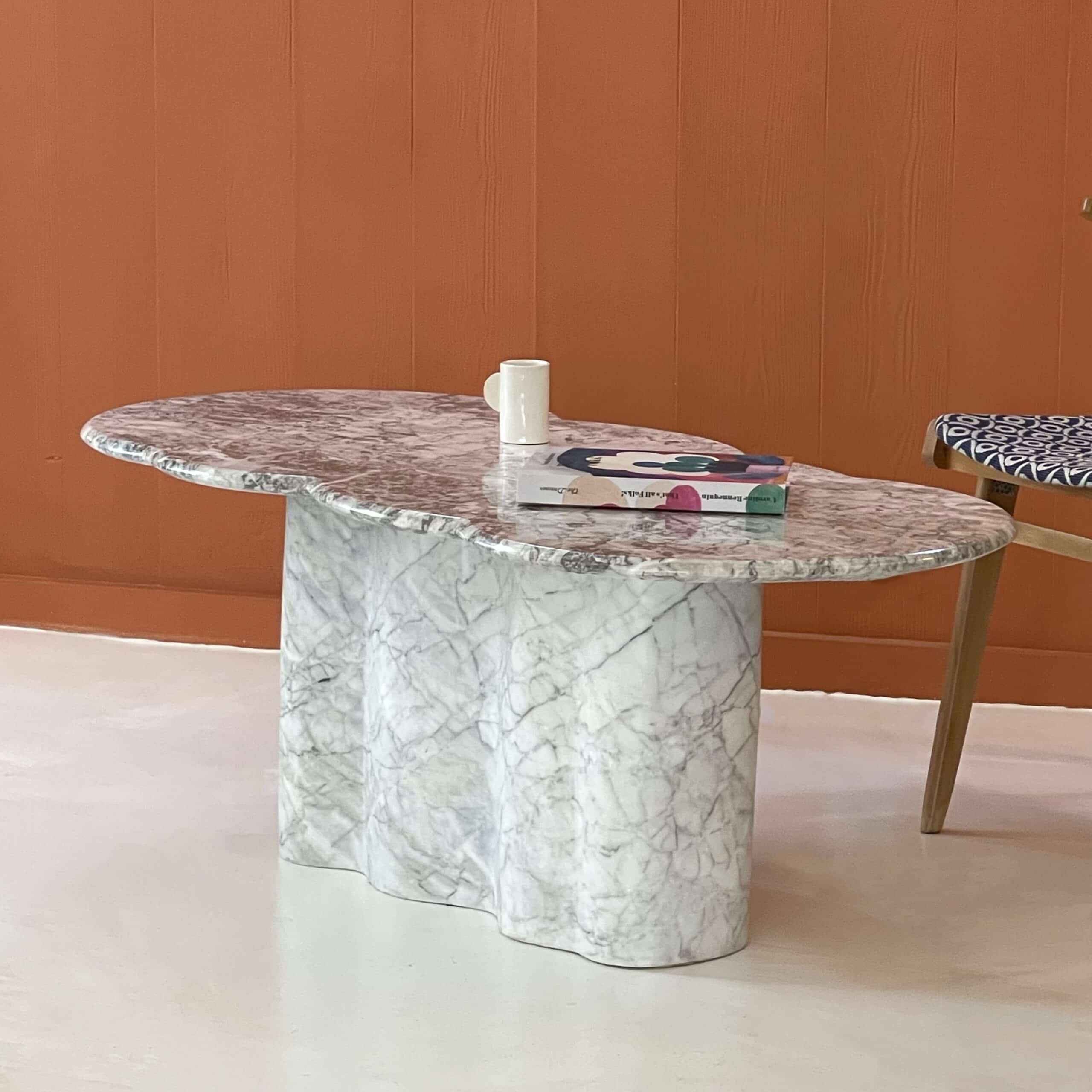 Découvrez la table basse en marbre massif de la nouvelle gamme Haute Couture que Antoine Jourdan développe.
