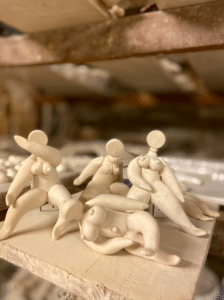 Sculptures de Georges Pelletier dans son atelier