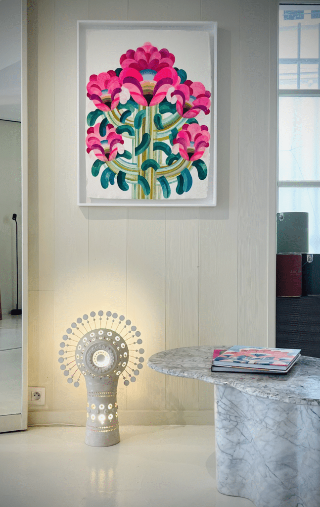 Showroom de Montmartre tableau de Caroline Rennequin et lampe Soleil en céramique de Georges Pelletier