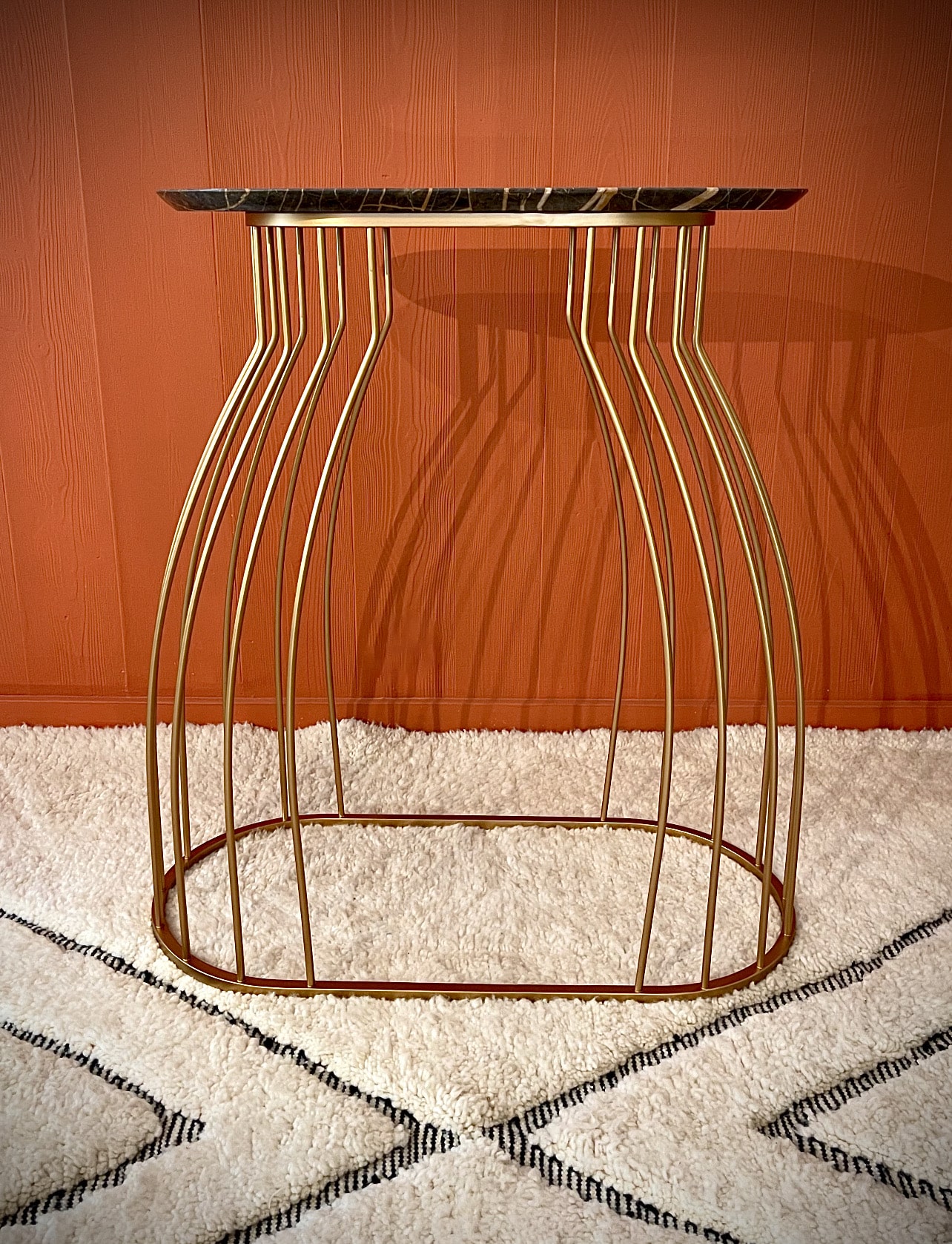 Console Pompadour acier or et marbre Saint Laurent by Antoine Jourdan & Dominique Réol