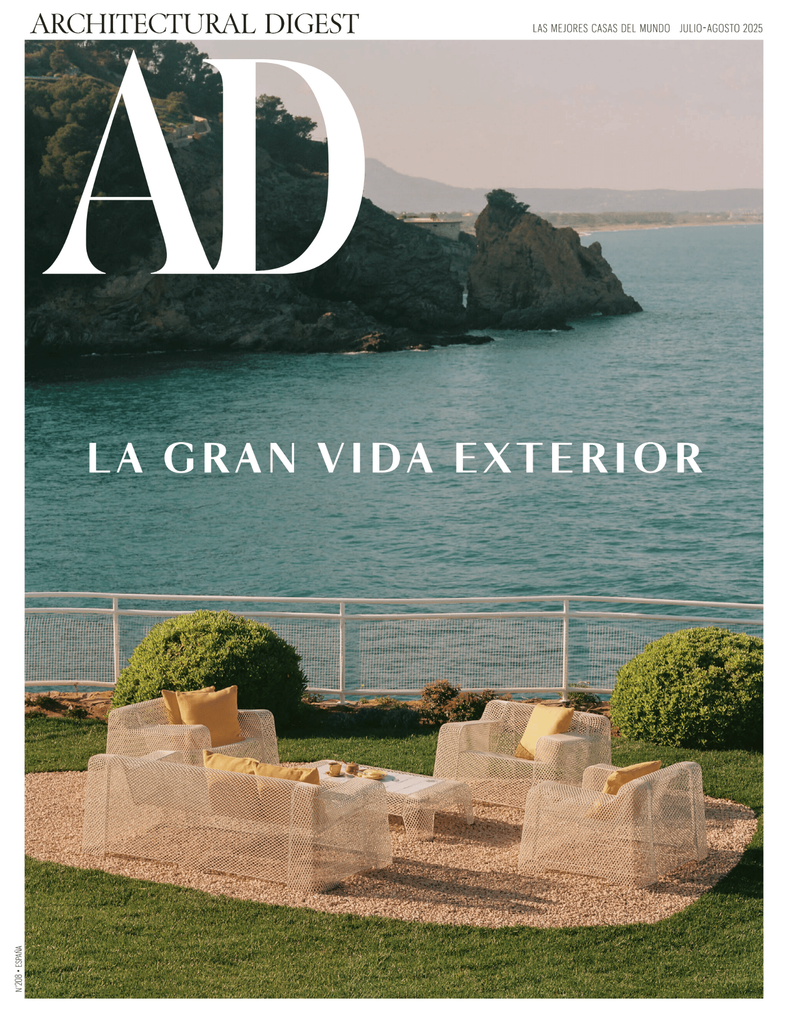 Ad Spain juillet 2024 reportage sur l'incroyable finca et la Galeria Tambien à Ibiza chez Jorge Fernández et Natalie Rich.
