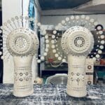 Paire de lampes Soleil en céramique émaillée blanc de Georges Pelletier